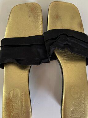 D&G DOLCE & GABBANA BLACK SANDALS GOLD INTERIOR SIZE 38.5 (8.5US)